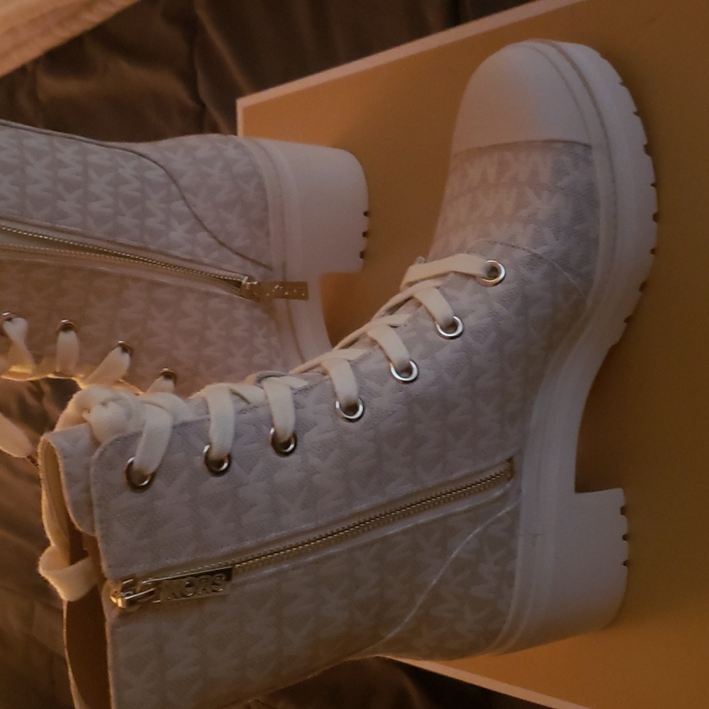 NIB Michael Kors Corey Boots